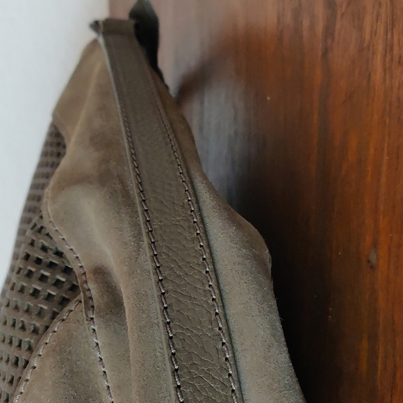 Gorgeous Burberry Suede Neutral Leather Hobo Minimalist - Picture 12 of 17